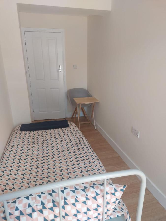 Single Room Only For One Adult Σάουθχολ Εξωτερικό φωτογραφία
