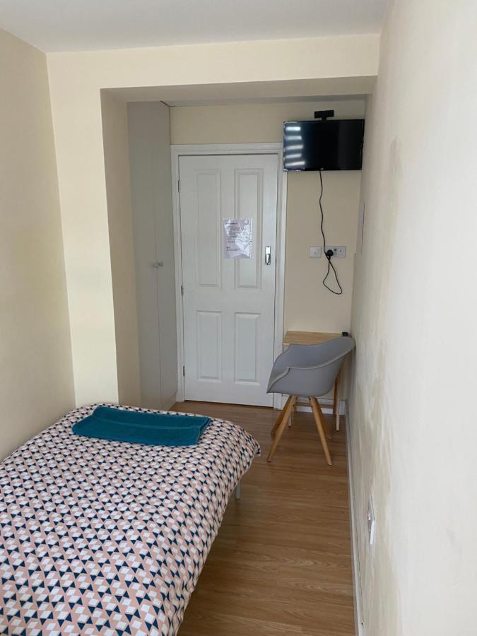 Single Room Only For One Adult Σάουθχολ Εξωτερικό φωτογραφία